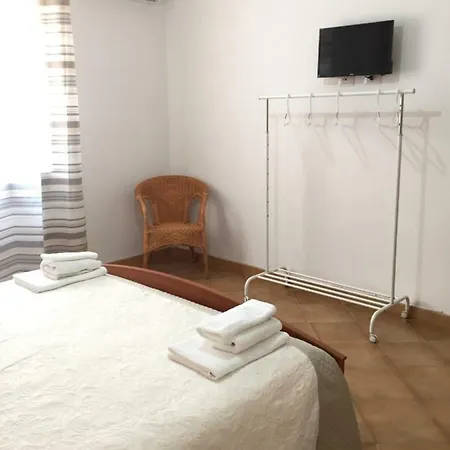 Anthea Bed & Breakfast 3*